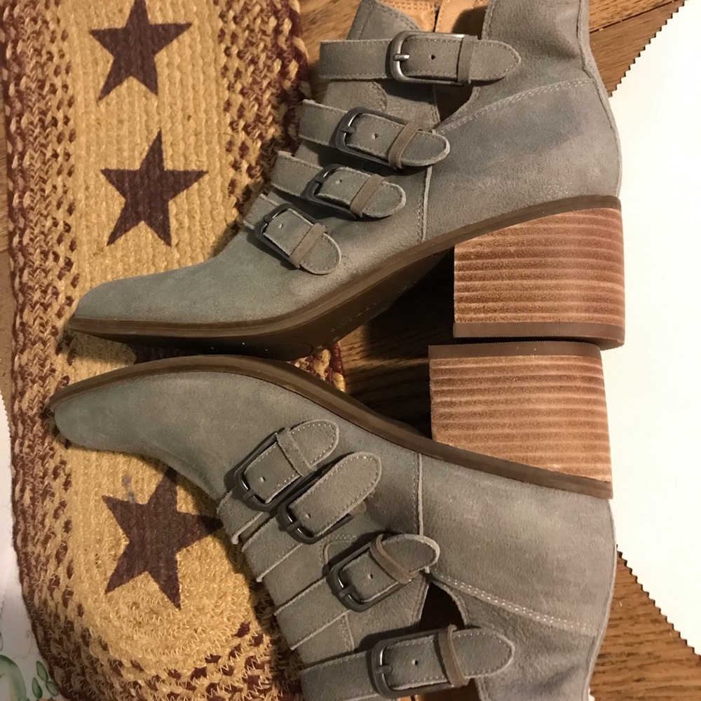 Lucky Brand woman boots(8)